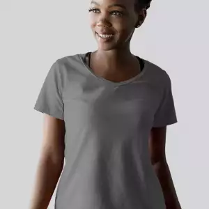 t-shirt-mockup-of-a-woman-at-a-photo-studio-r9838 (5)